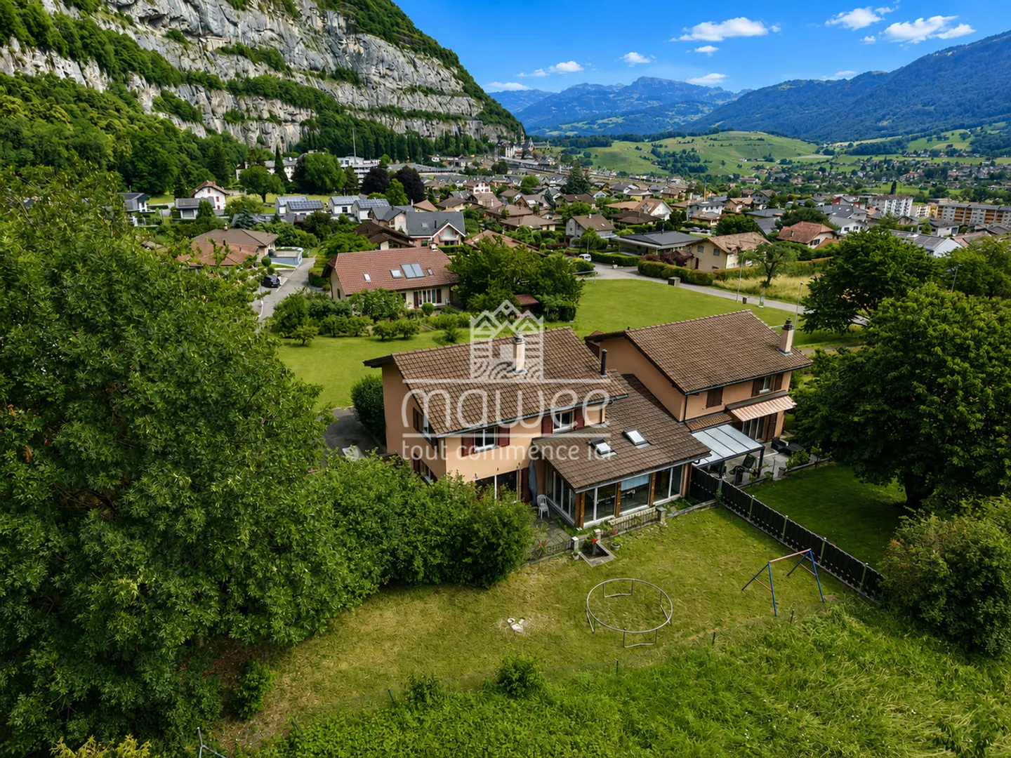Ruhig, funktional und ohne Einsicht: wunderschöne Villa zu entdecken! - Foto 2 von 13