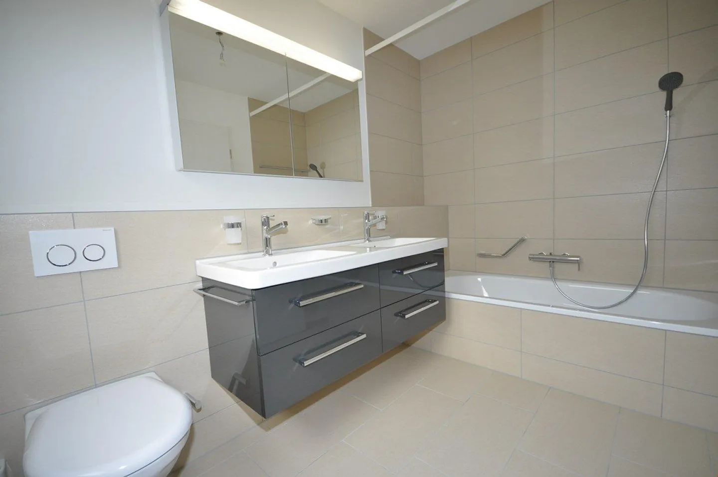 Modern Living at Ergolz - Modern Apartment with Gallery - Photo 8 of 9