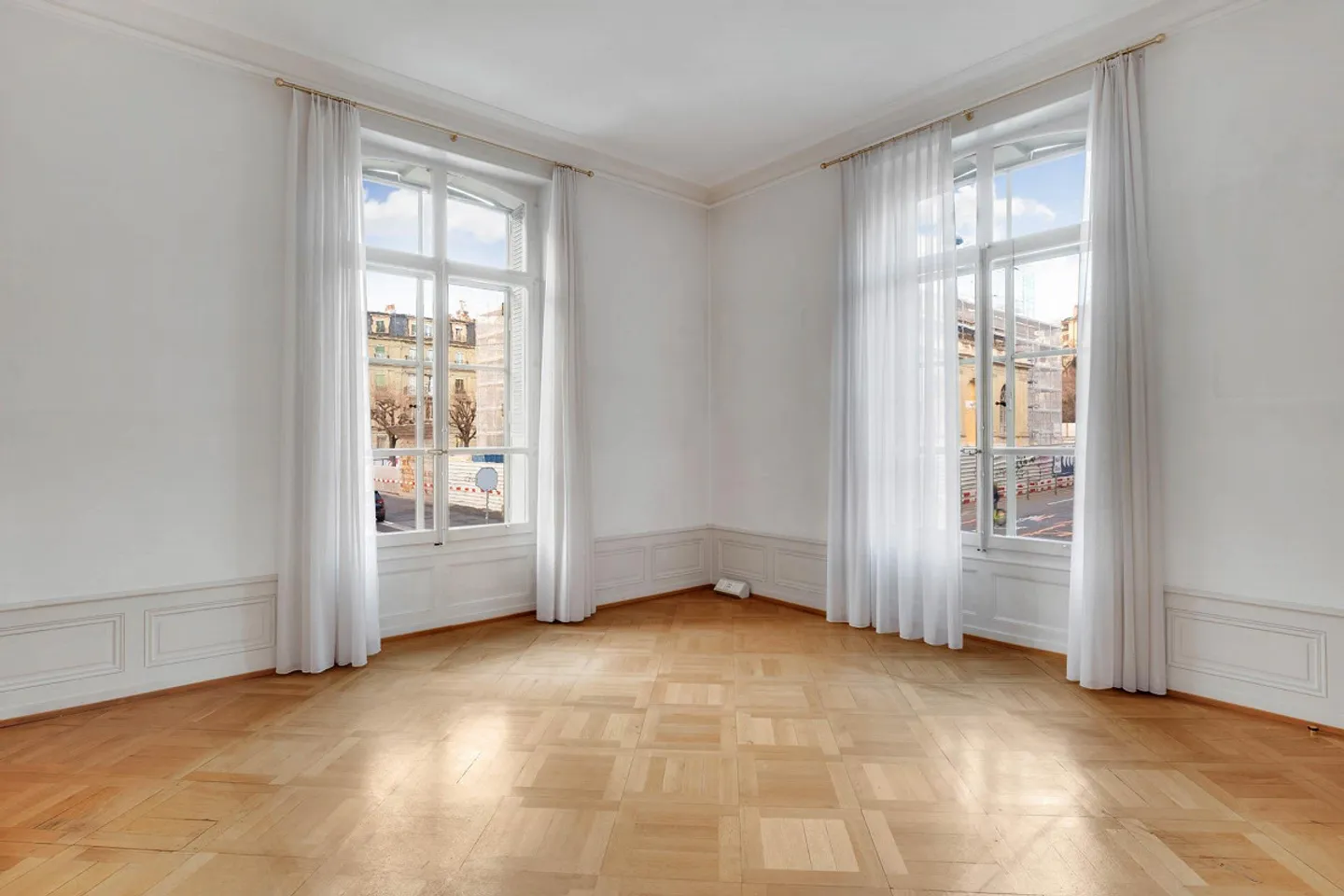 Magnificent 212 m2 offices in the city center - Photo 3 of 7