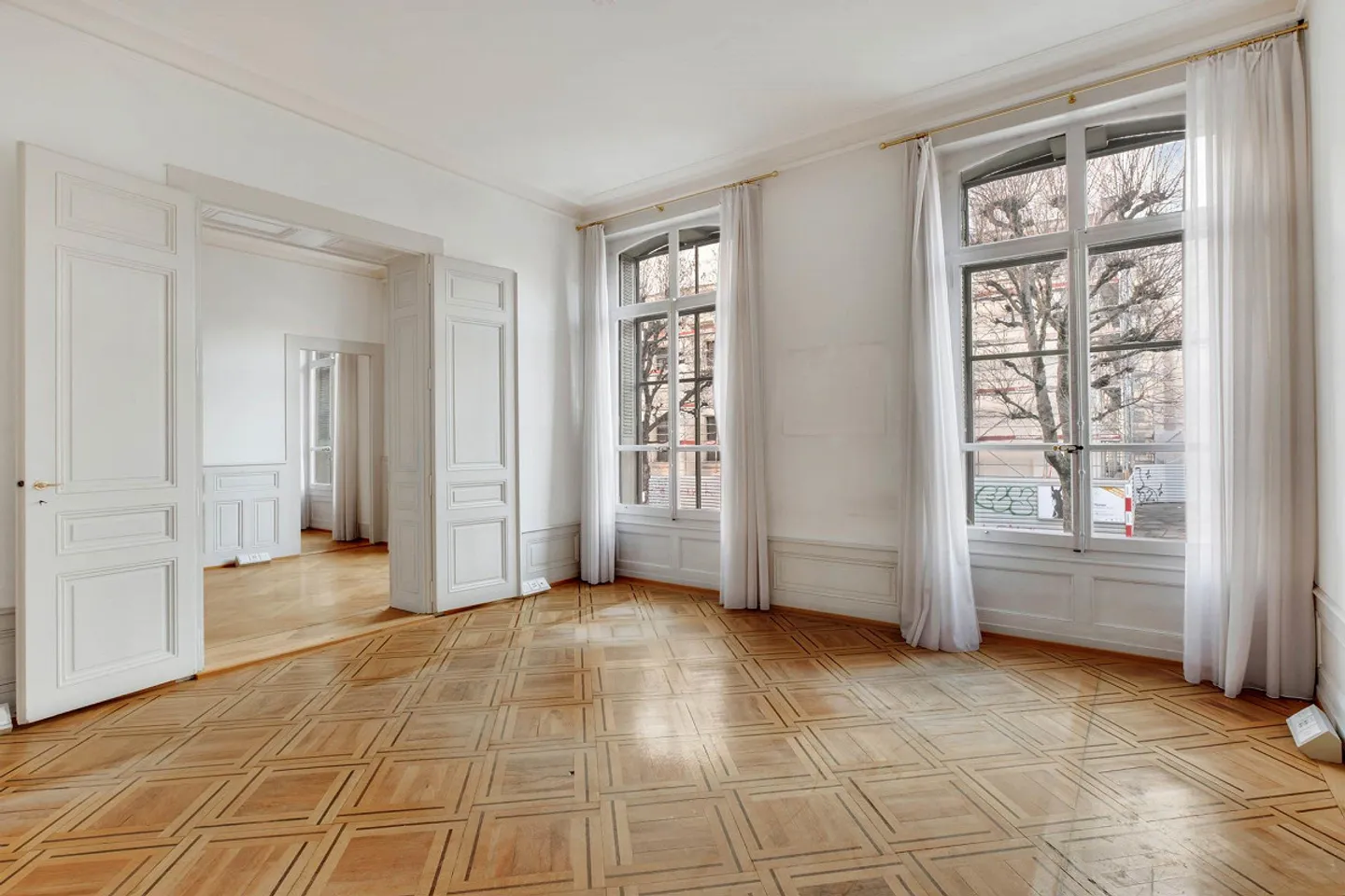 Magnificent 212 m2 offices in the city center - Photo 4 of 7