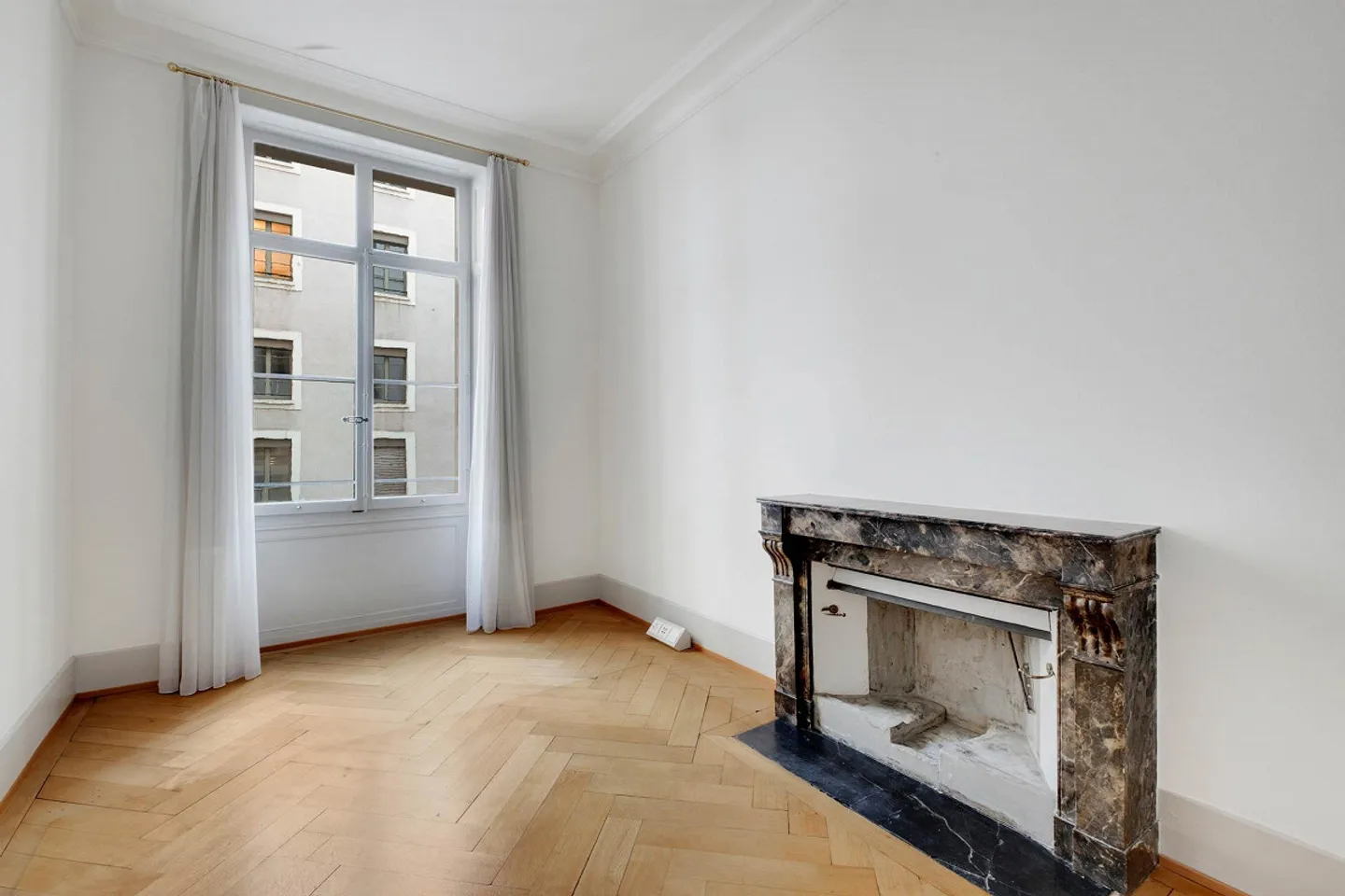 Magnificent 212 m2 offices in the city center - Photo 5 of 7