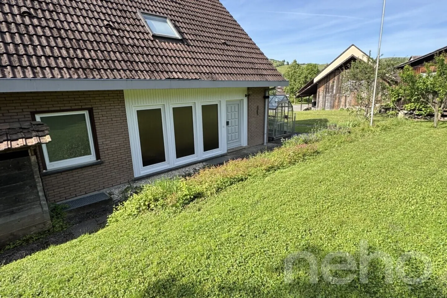 Charming house with large plot and great potential - Photo 12 of 13