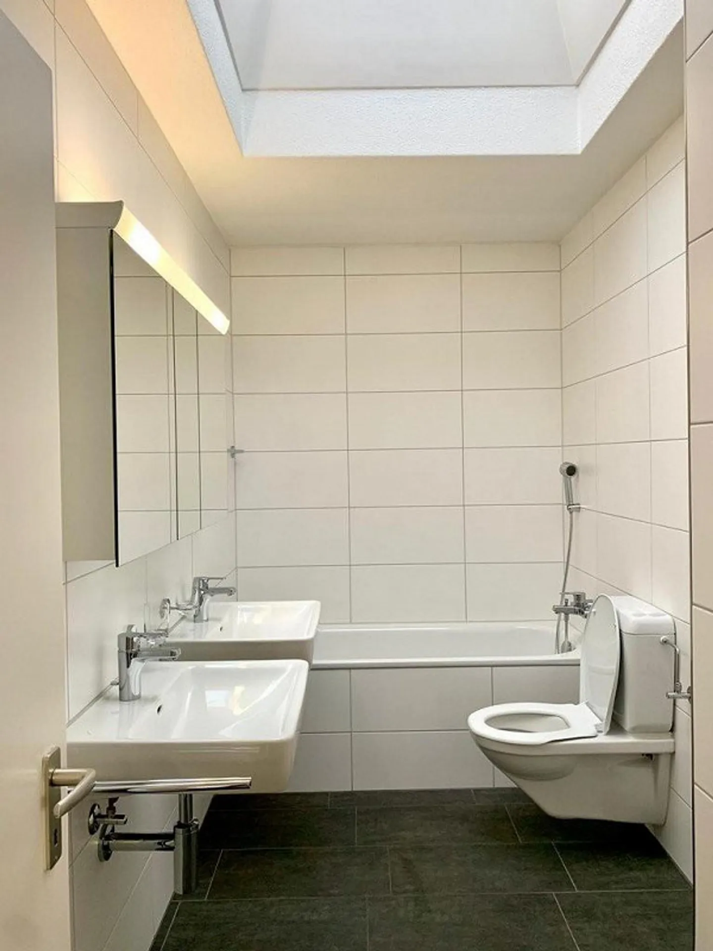 Appartement spacieux et beau au centre-ville - Photo 5 sur 11