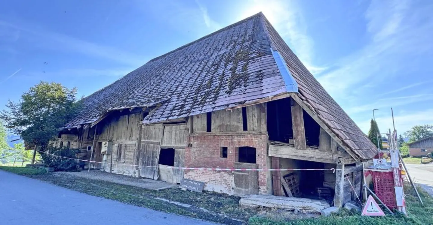 Renovation-required, listed K-object - Wileroltigen - Photo 2 of 10