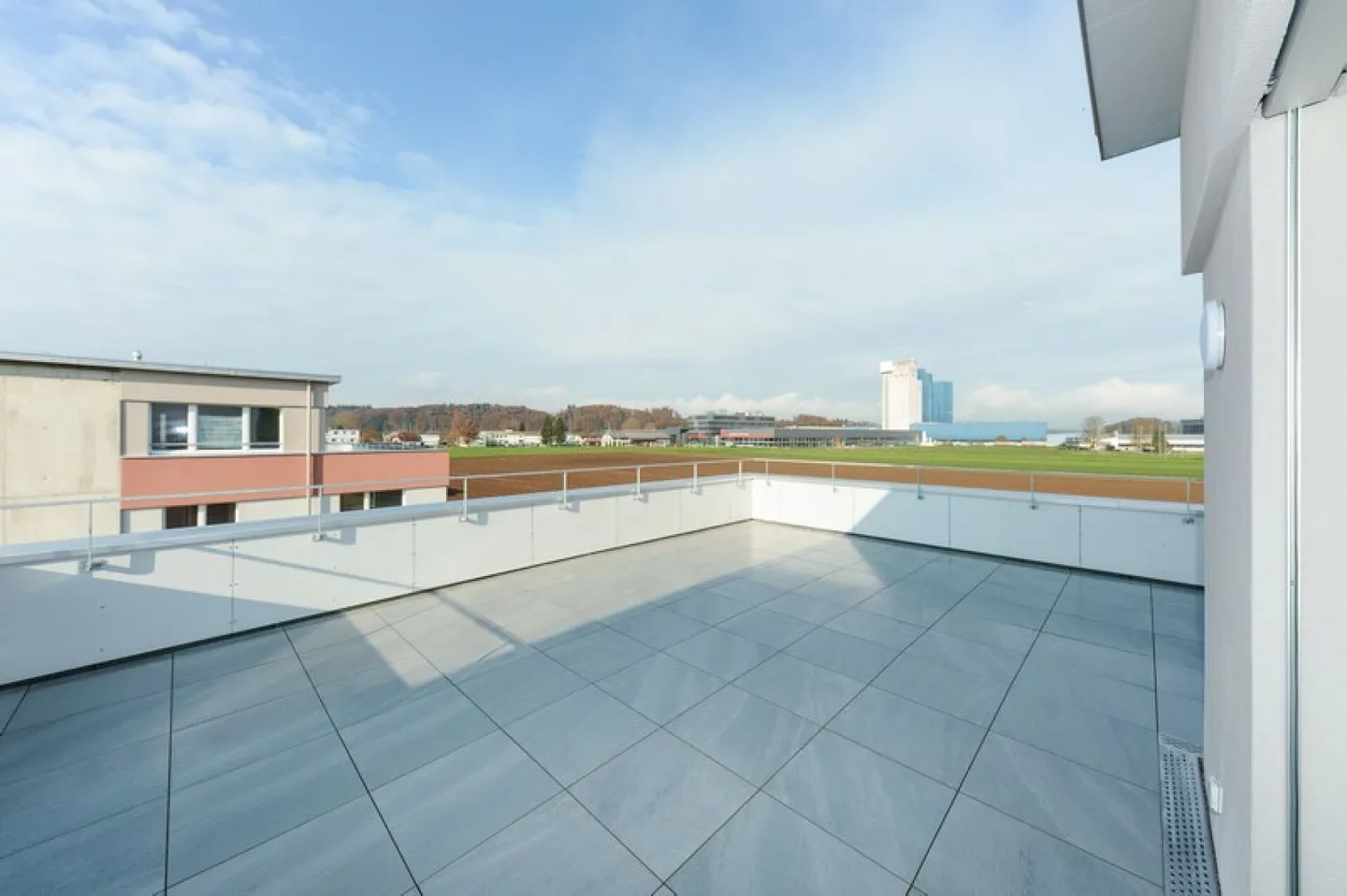 Sensational 3.5-Room Apartment - Attic - Photo 9 of 10