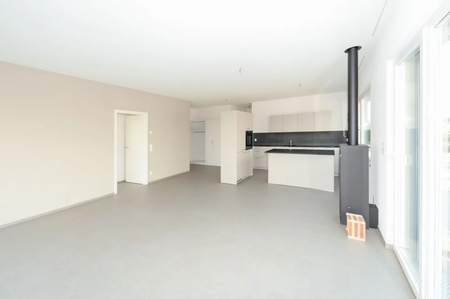 Sensational 3.5-Room Apartment - Attic - Photo 2 of 10