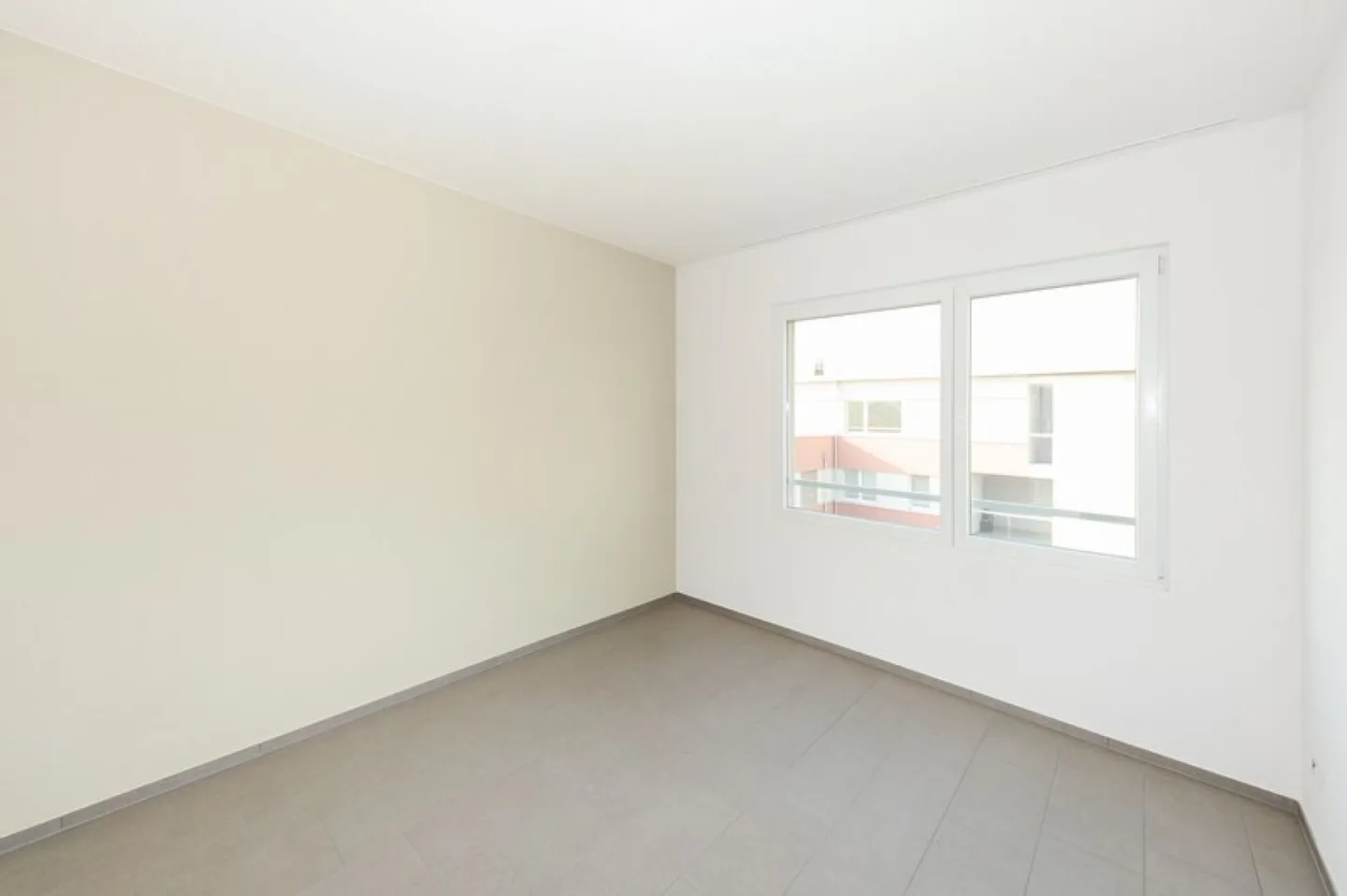 Sensational 3.5-Room Apartment - Attic - Photo 4 of 10