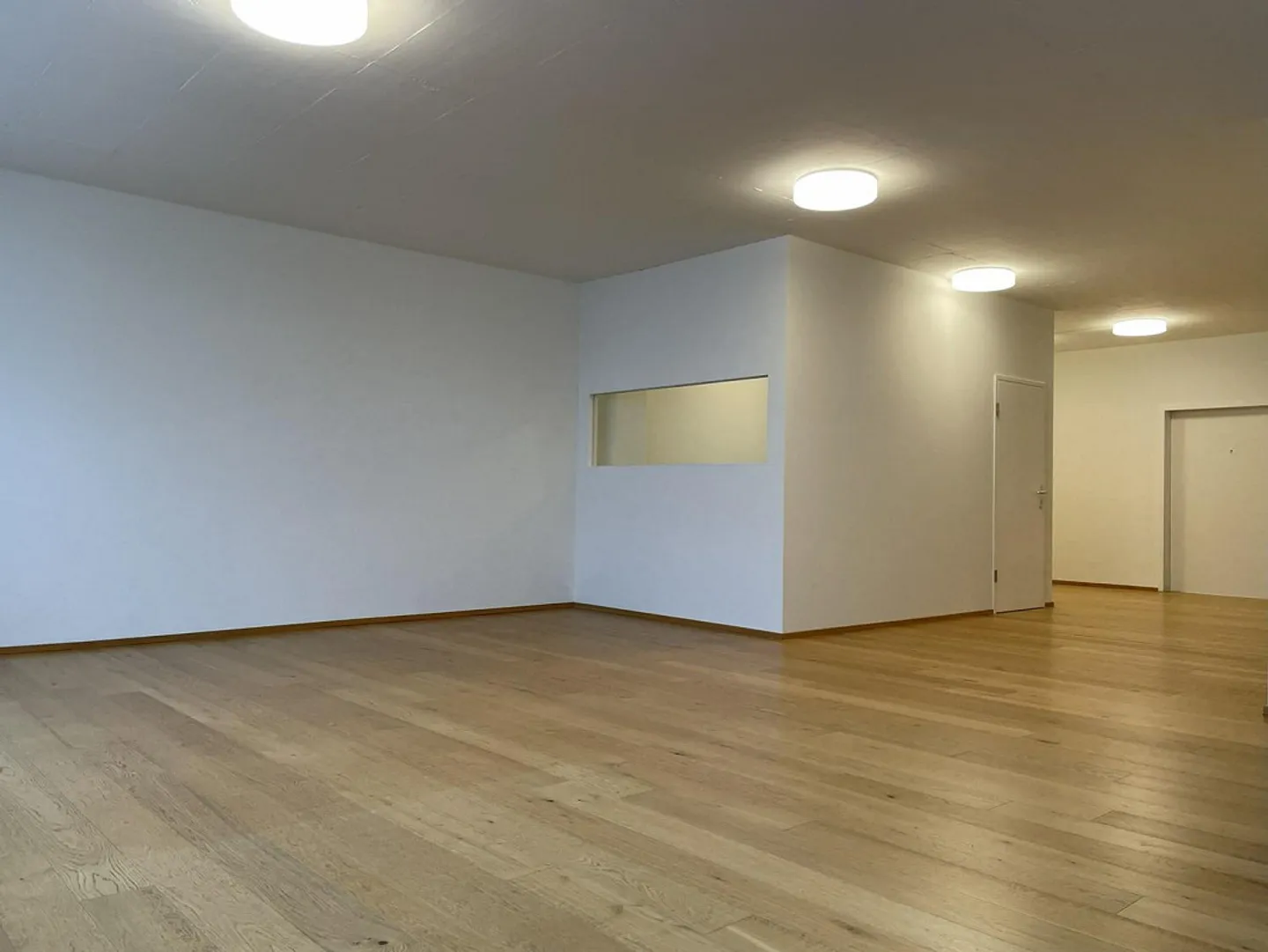 Commercial space in Regensdorf central & easily accessible - Photo 3 of 6