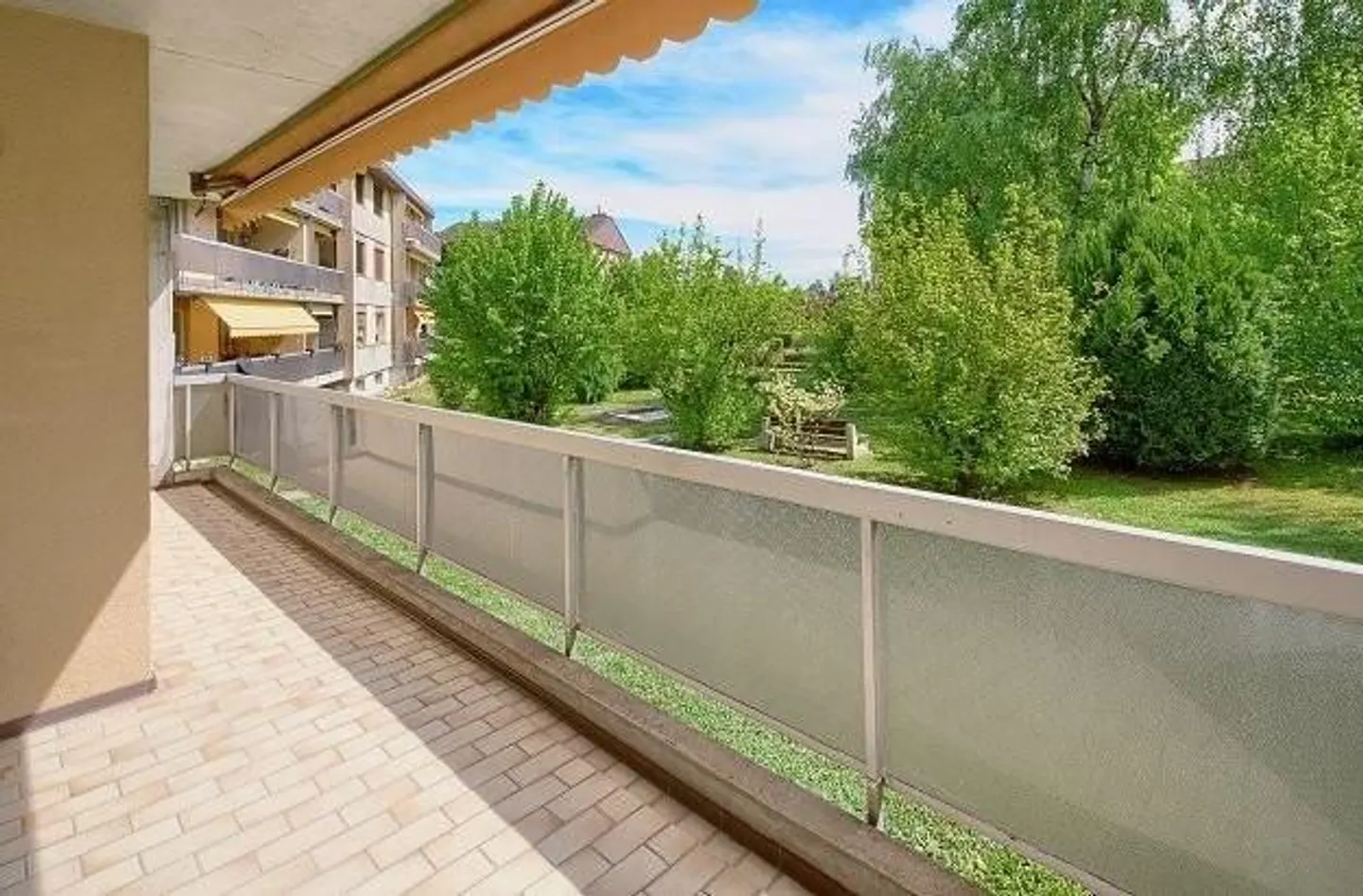 Geräumige Wohnung mit viel Platz und Licht - Foto 2 von 8