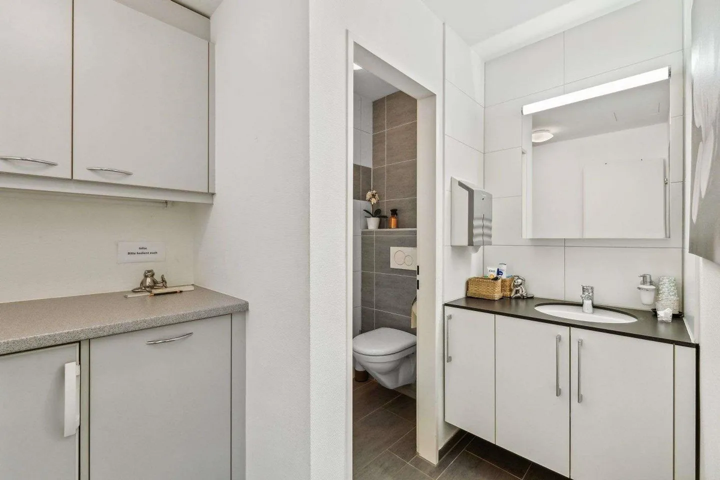 105m² Office and Studio Space in the Center of Basel - Photo 6 of 7