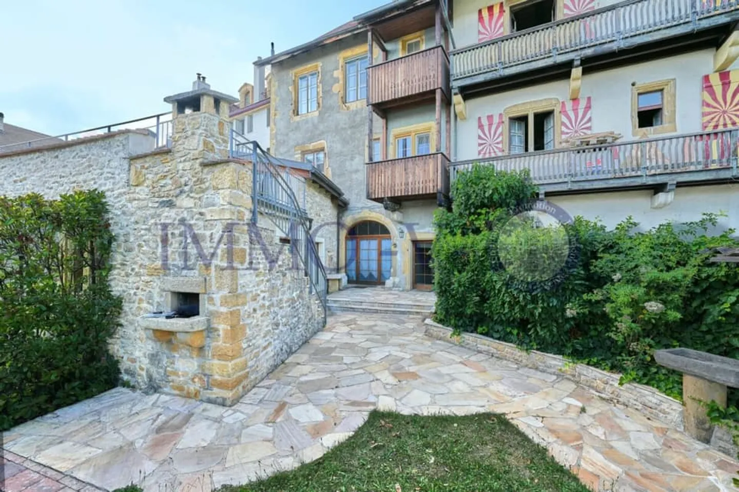 EXCLUSIVE AVEC CACHET - MAISON DE BOURG COMPRENANT DEUX LOGEMENTS - Photo 1 sur 13