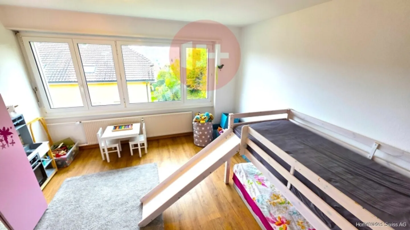 SPACIOUS, SUNNY, QUIET 4.5 ROOM APARTMENT WITH A VIEW!! - Photo 3 of 8