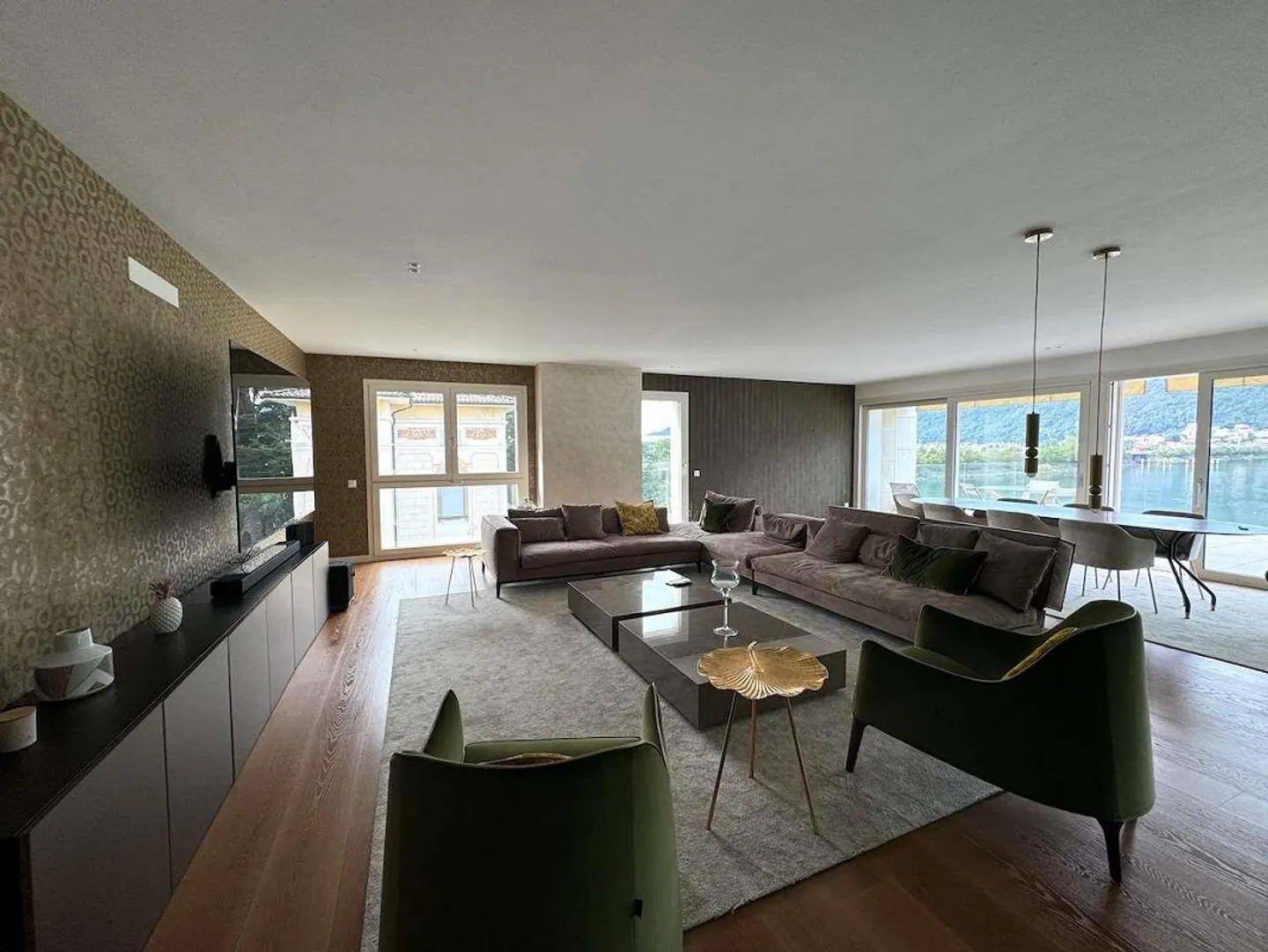 Grand penthouse face au lac avec quai privé - Photo 2 sur 12