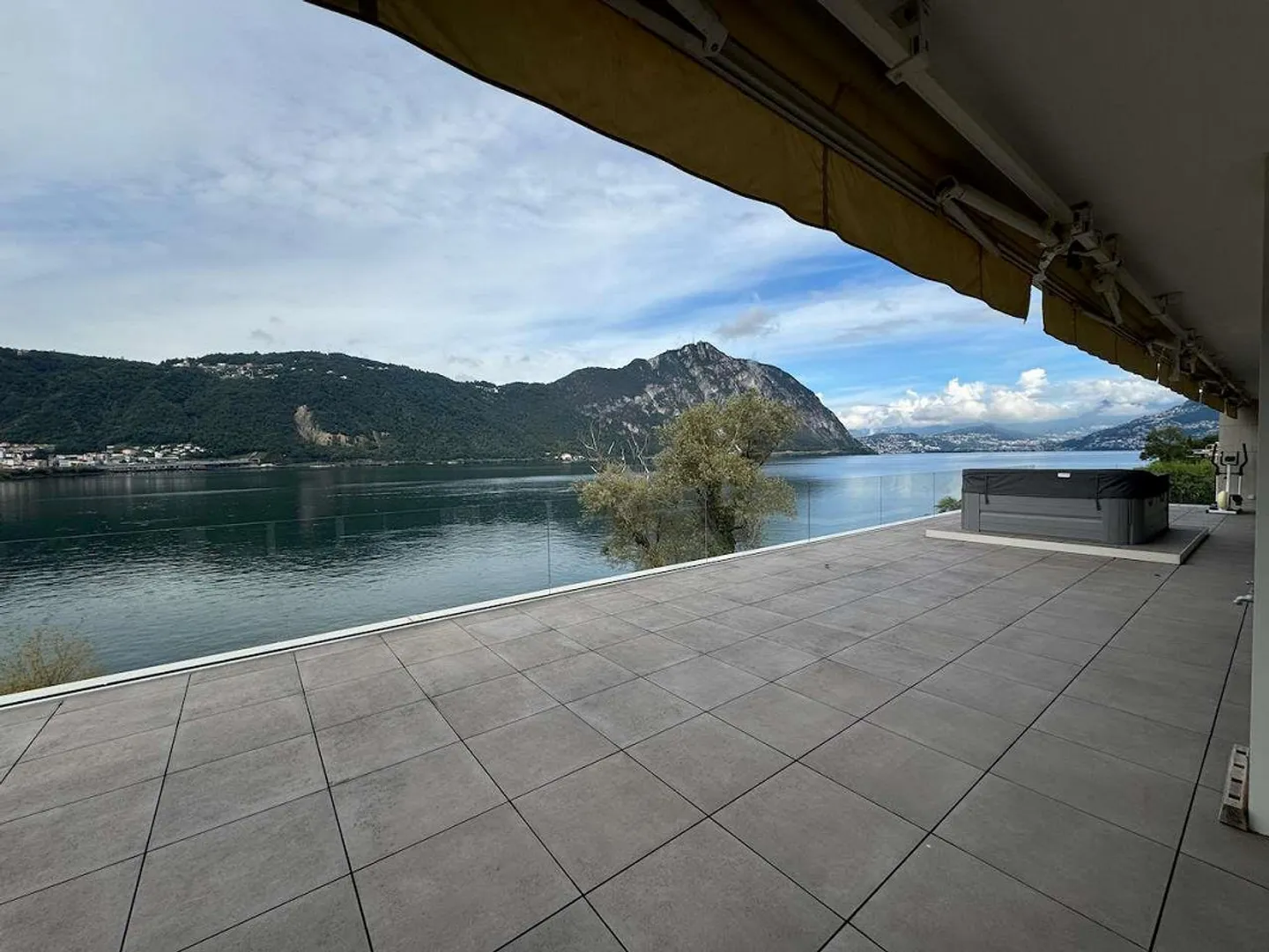 Grand penthouse face au lac avec quai privé - Photo 6 sur 12