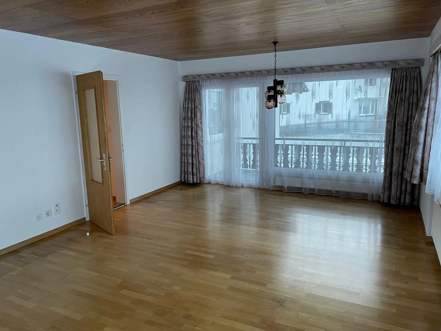5.5 appartamento luminoso in affitto - Foto 2 di 12