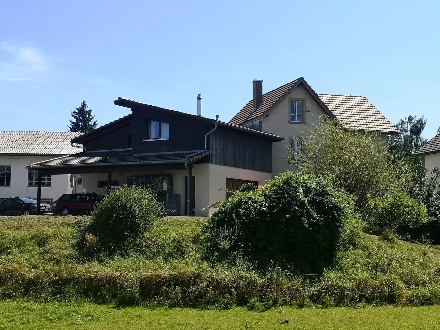 Großes Familienhaus mit 8,5 Zimmern in Lajoux, Möglichkeit zur Vermietung von Gästezimmern - Foto 6 von 63