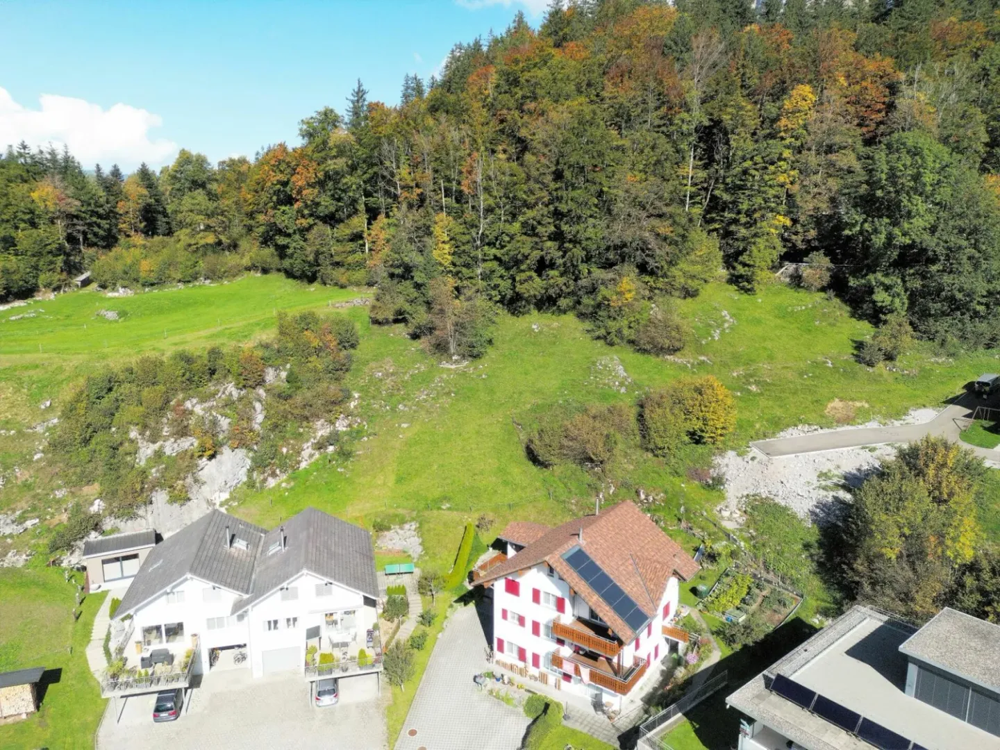 Terrain à bâtir en pleine nature, en pente avec vue - Photo 2 sur 6