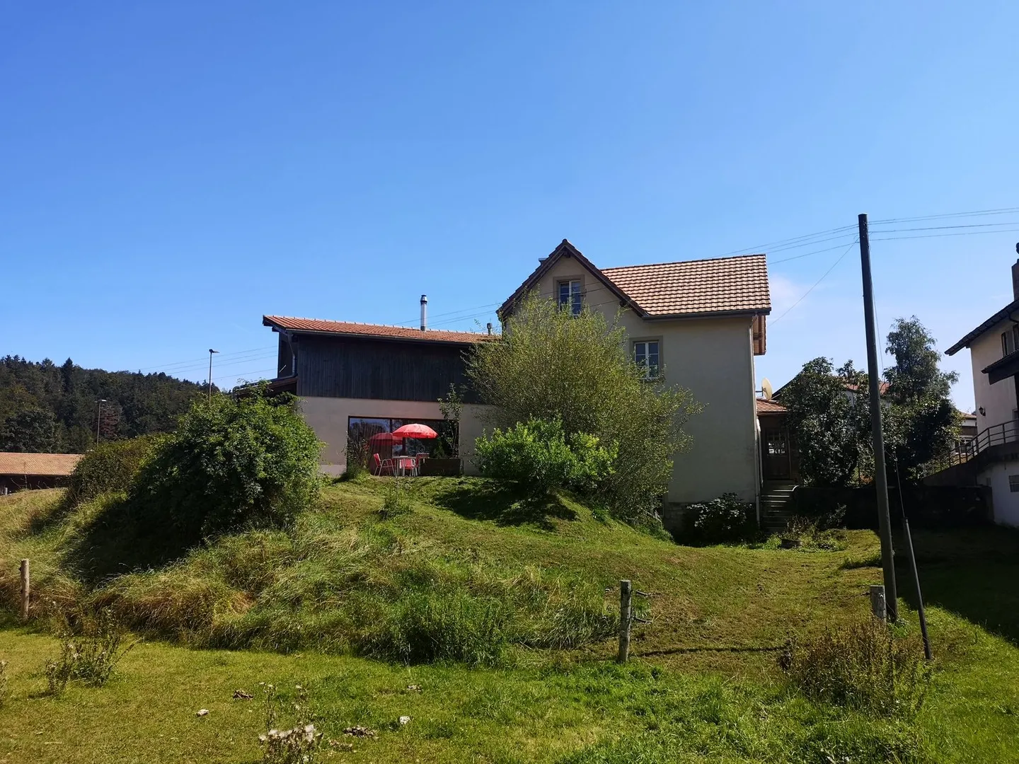 Großes Familienhaus mit 8,5 Zimmern in Lajoux, Möglichkeit zur Vermietung von Gästezimmern - Foto 7 von 63