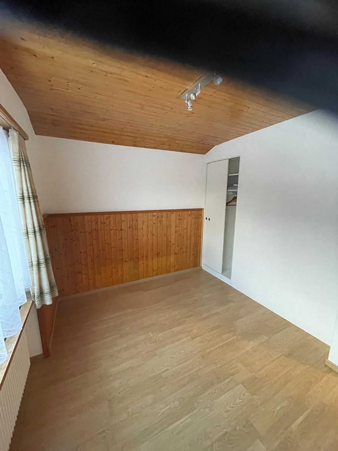 5.5 appartamento luminoso in affitto - Foto 3 di 12