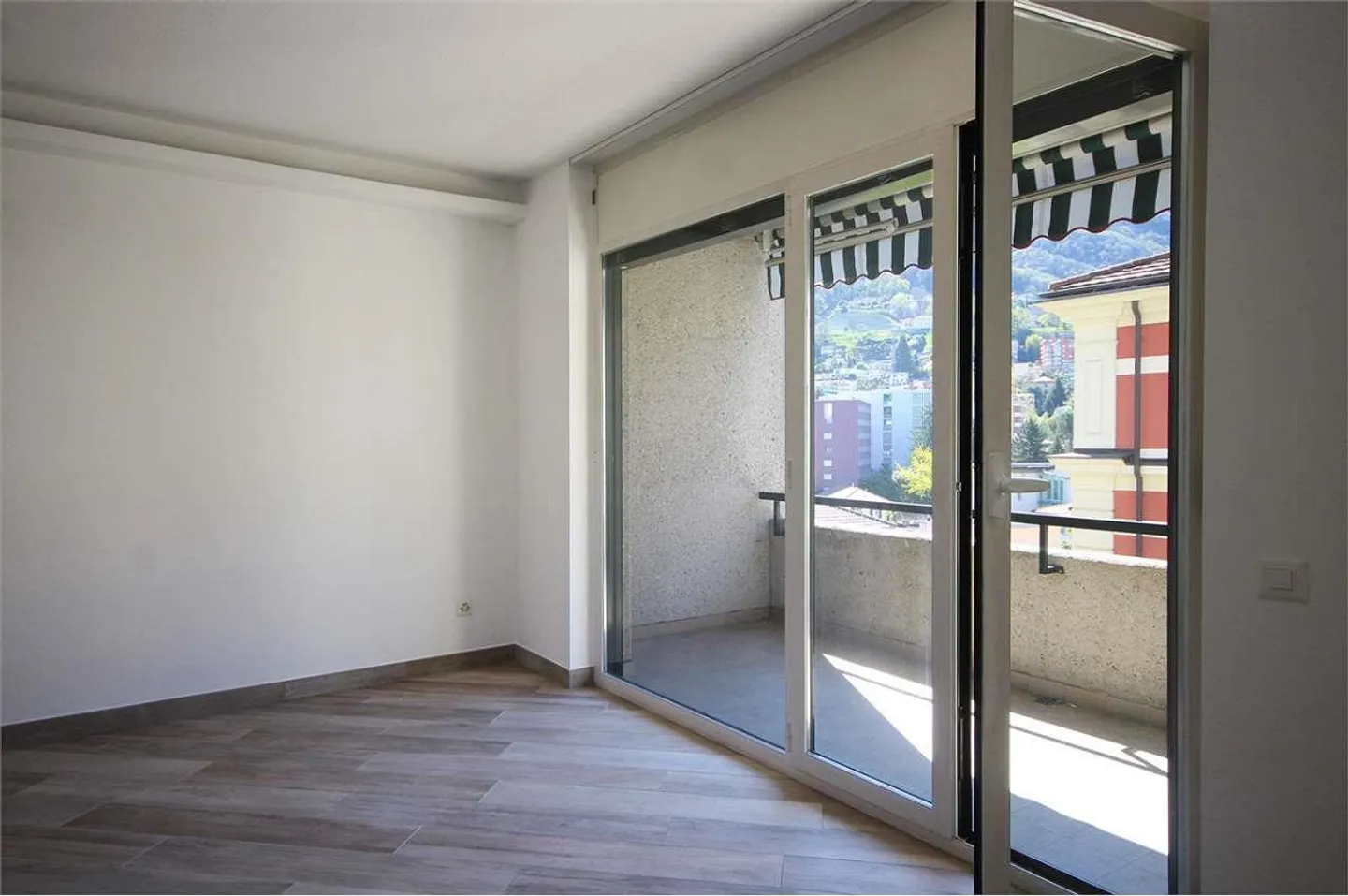 Lugano: renovated 3.5-room apartment with terrace - Photo 5 of 12