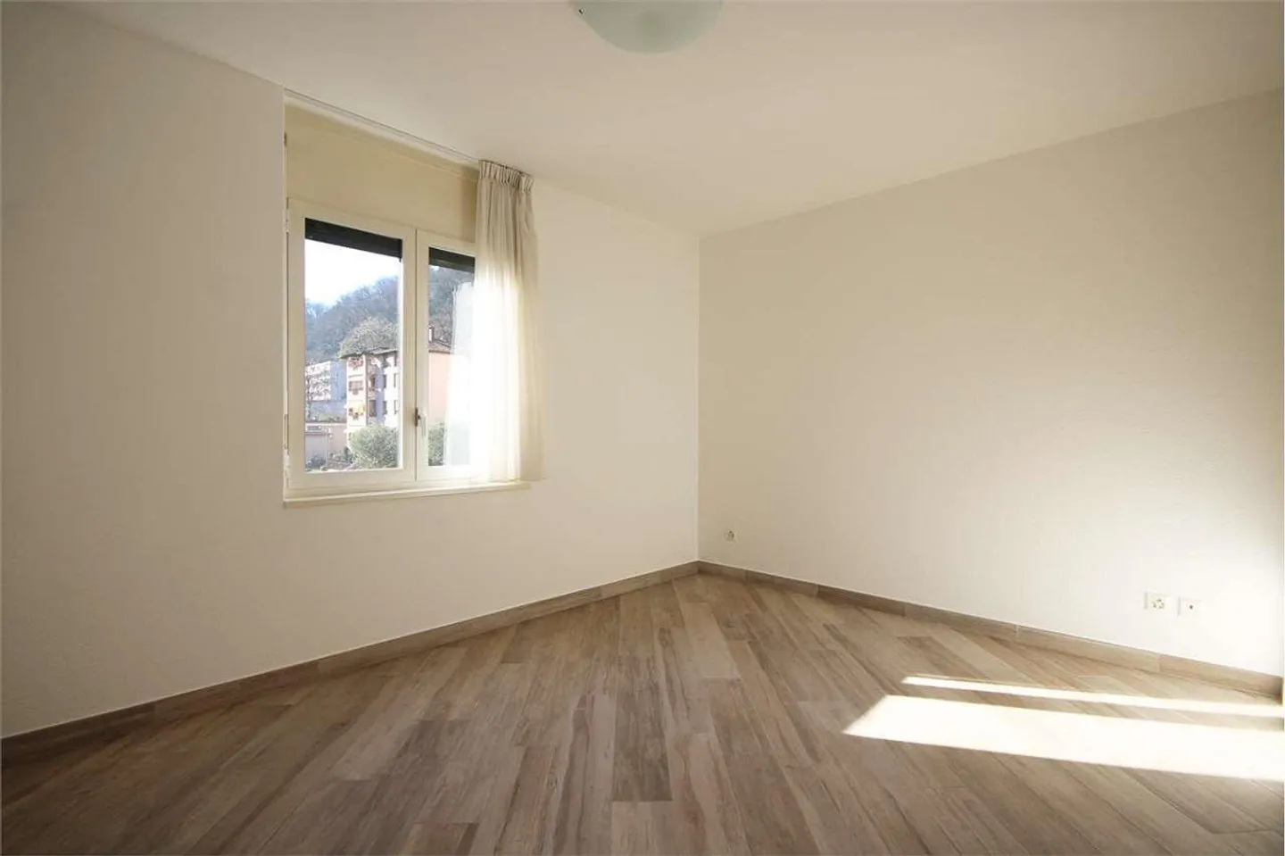 Lugano: renovated 3.5-room apartment with terrace - Photo 7 of 12