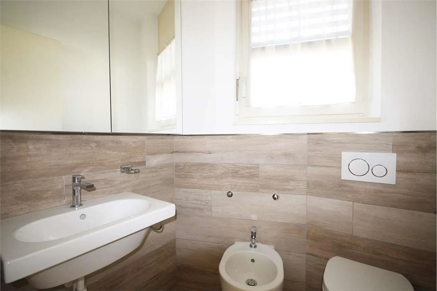 Lugano: renovated 3.5-room apartment with terrace - Photo 11 of 12