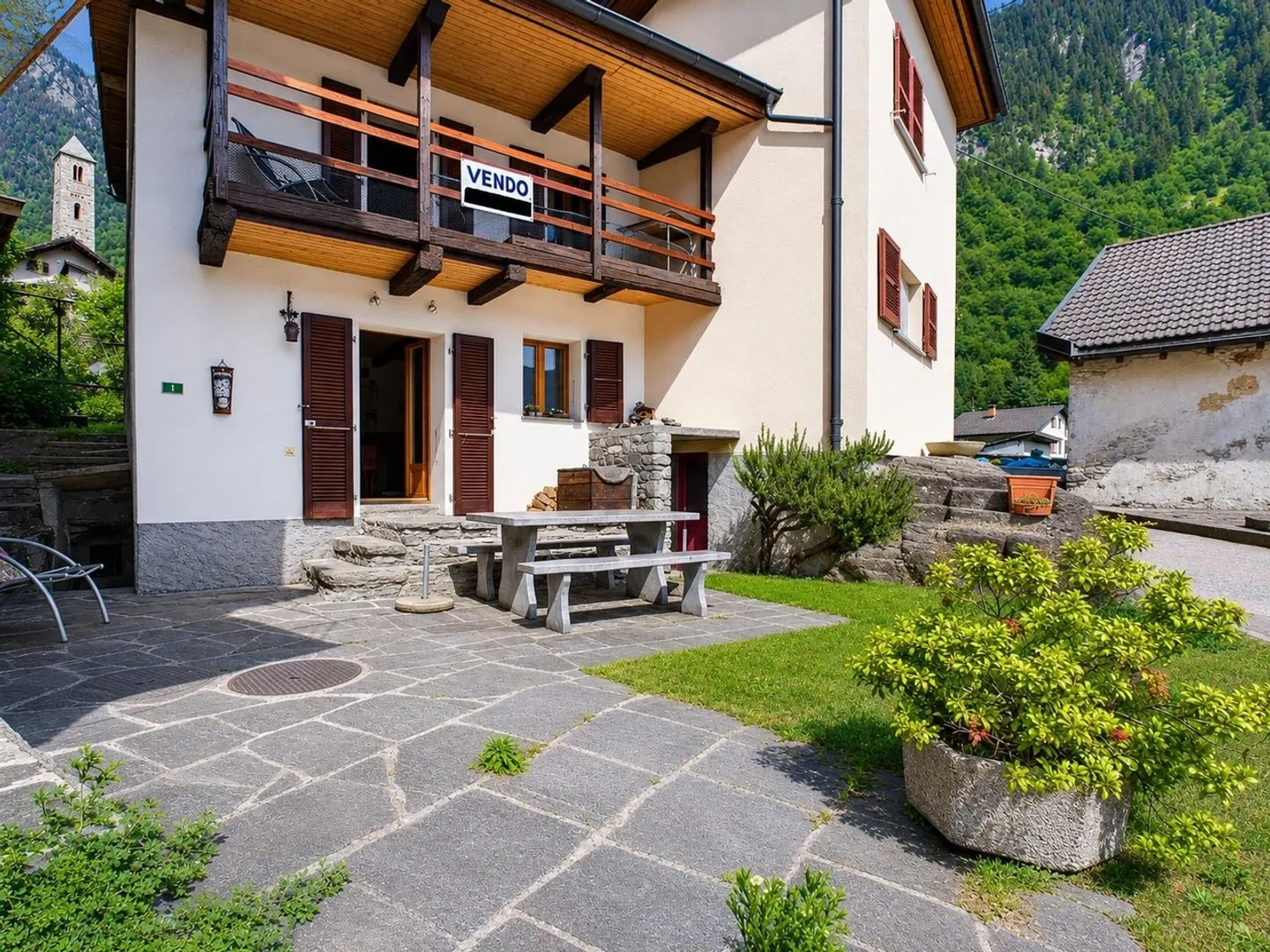 Elegante 2.5 locali row-house con balcone, Blenio - Photo 1 of 11
