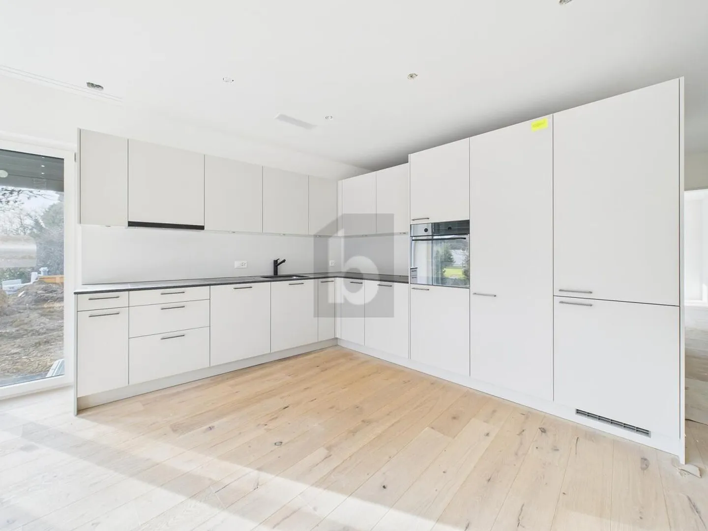 Charming Semi-Detached House - Photo 3 of 6