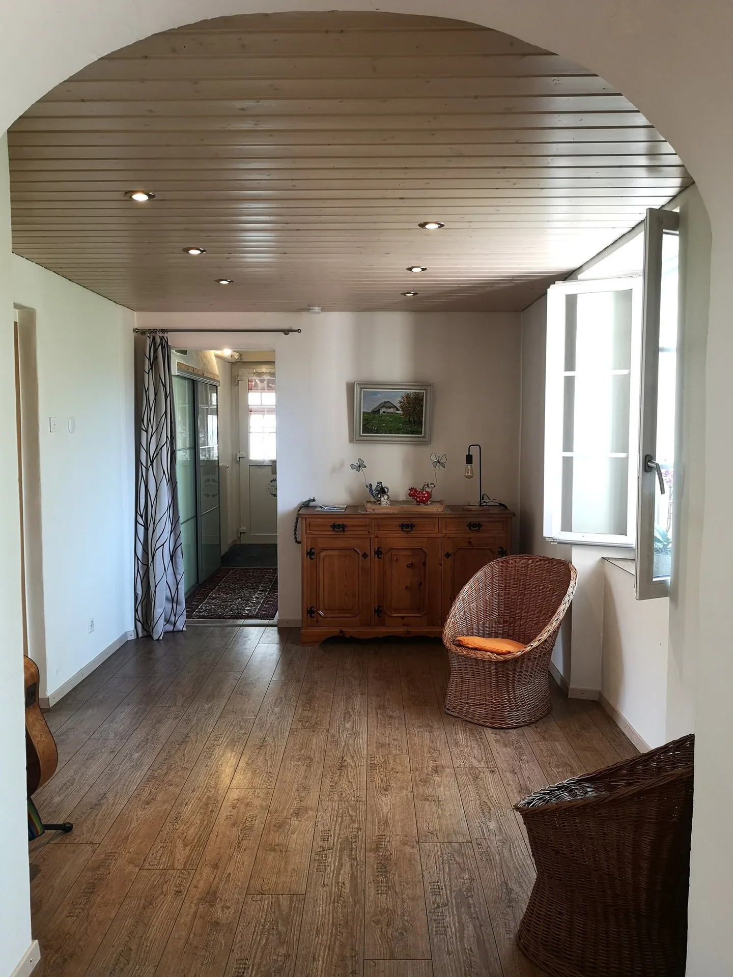 Großes Familienhaus mit 8,5 Zimmern in Lajoux, Möglichkeit zur Vermietung von Gästezimmern - Foto 13 von 63