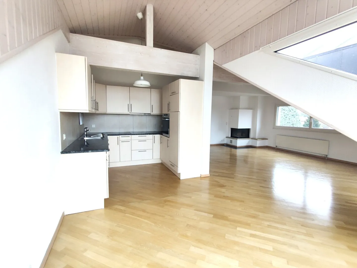 Superbo appartamento di 6 stanze all'ultimo piano - Foto 3 di 14