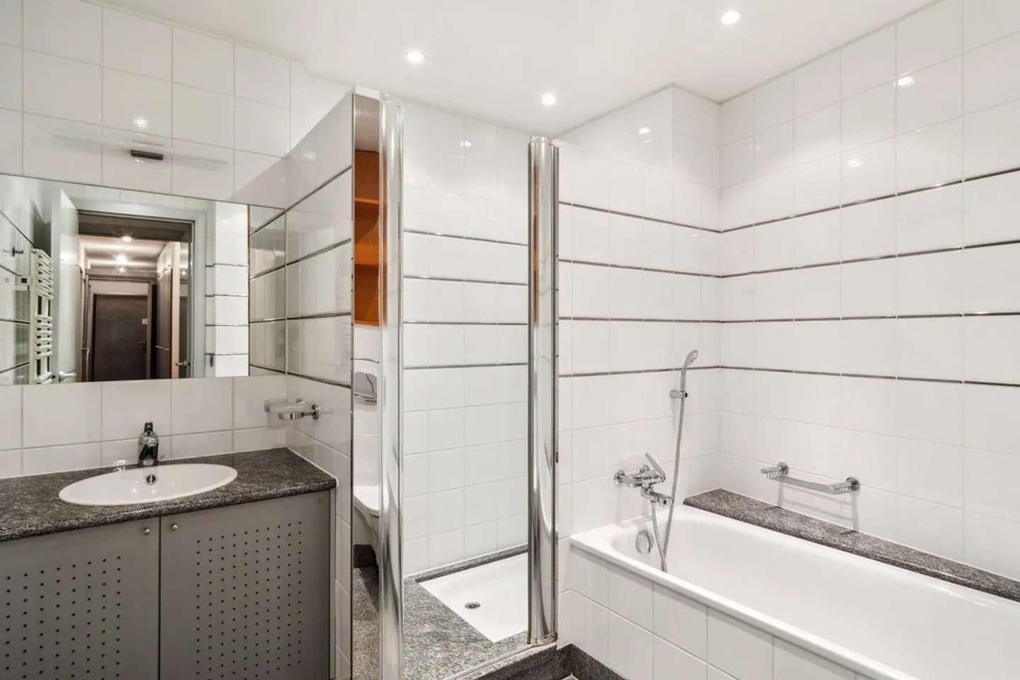 Magnificent modern apartment in an ideal location near Lake Geneva - Photo 6 of 9