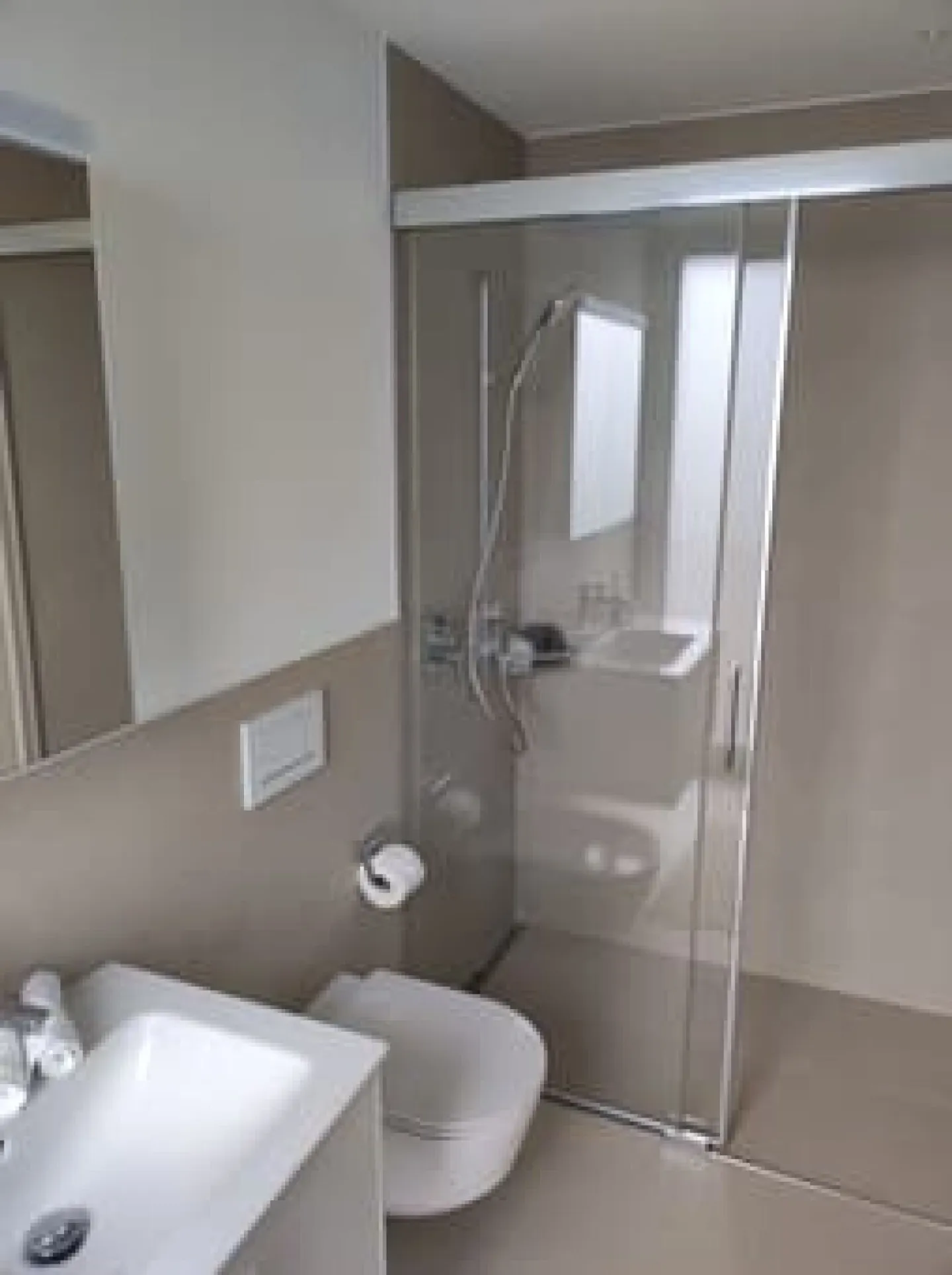 Furnished 3.5-Room Exclusive Apartment in Zurich - Direct from Owner - Photo 4 of 5