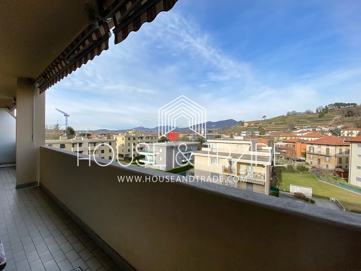 2.5 rooms with large living room and terrace - Photo 6 of 7