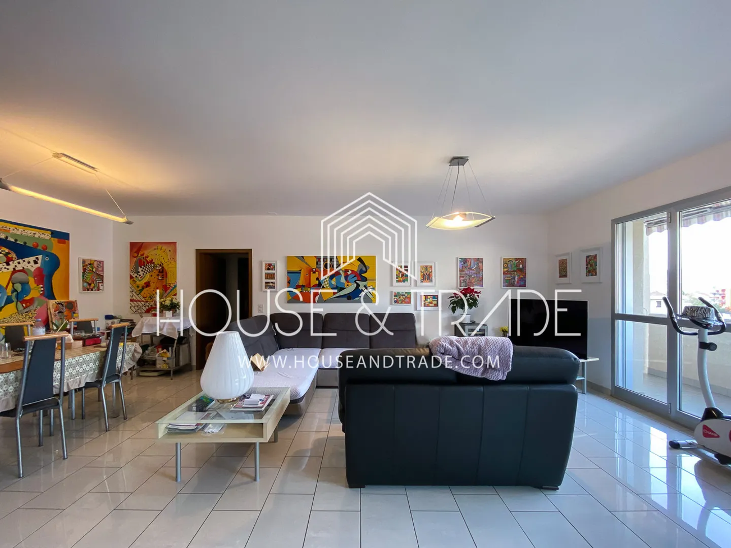 2.5 rooms with large living room and terrace - Photo 3 of 7