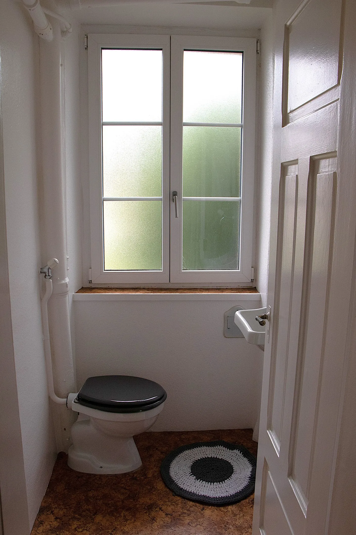 Großes Familienhaus mit 8,5 Zimmern in Lajoux, Möglichkeit zur Vermietung von Gästezimmern - Foto 24 von 63