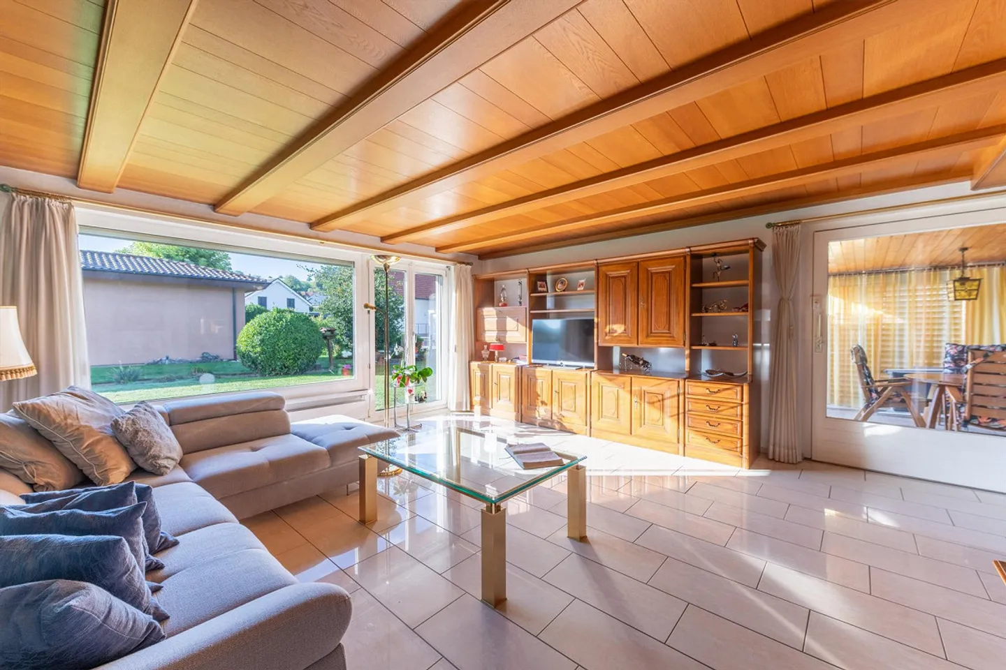 A Home to Enjoy - 5-Room Single-Family House with Conservatory - Photo 2 of 13