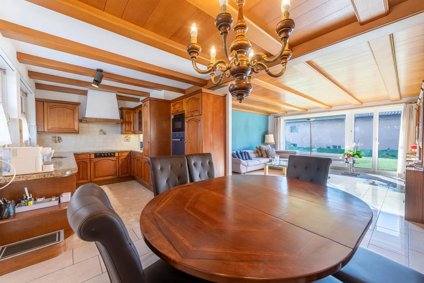 A Home to Enjoy - 5-Room Single-Family House with Conservatory - Photo 5 of 13