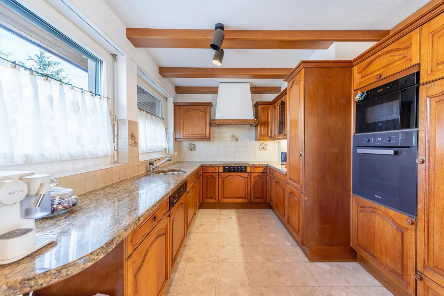 A Home to Enjoy - 5-Room Single-Family House with Conservatory - Photo 6 of 13