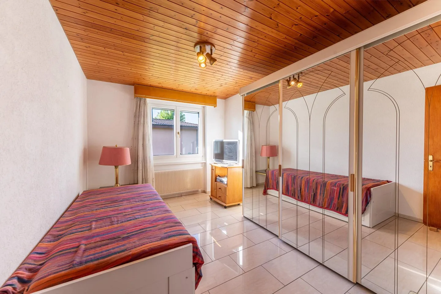 A Home to Enjoy - 5-Room Single-Family House with Conservatory - Photo 11 of 13