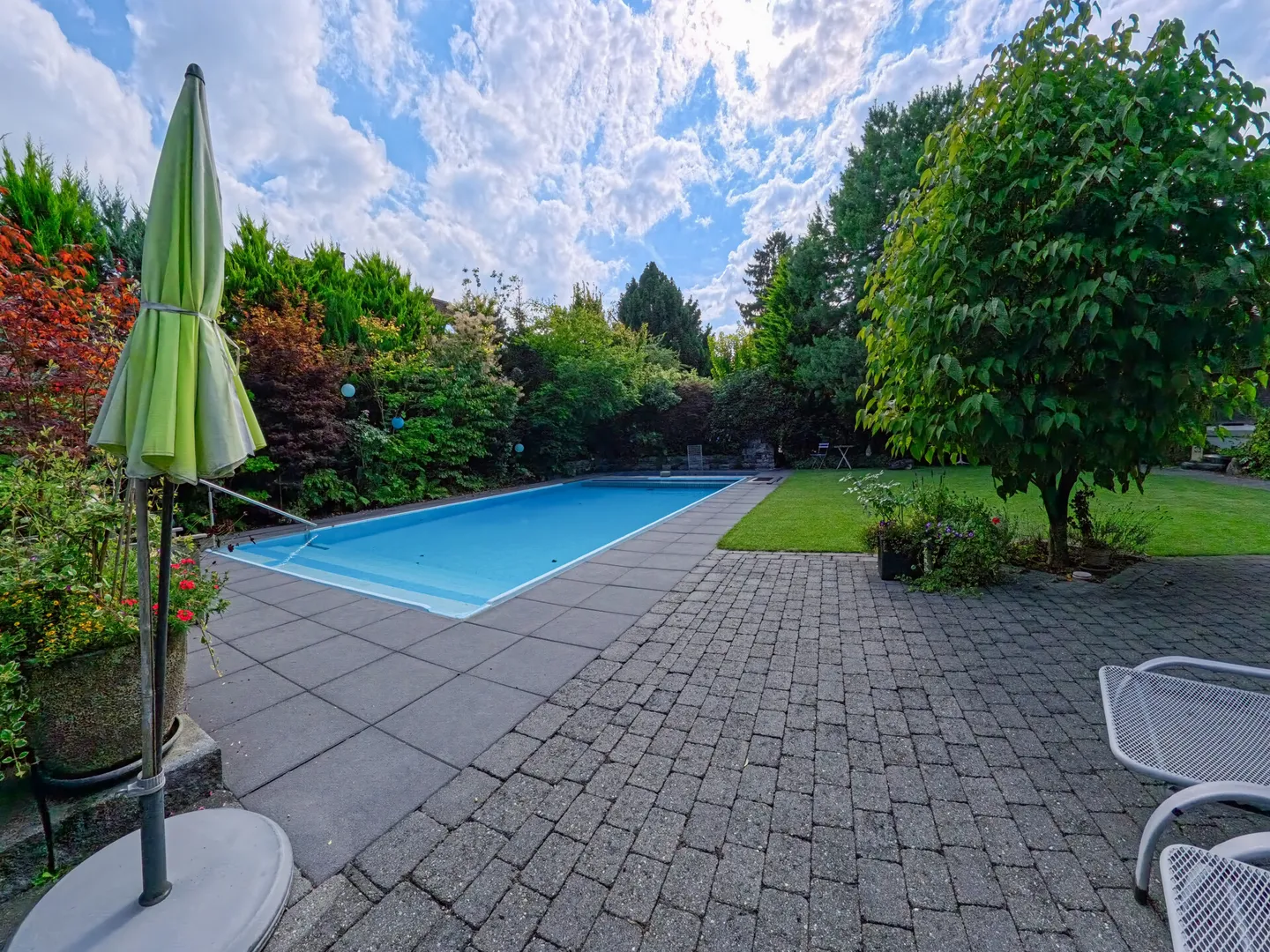 Beautiful and spacious villa - Photo 3 of 20