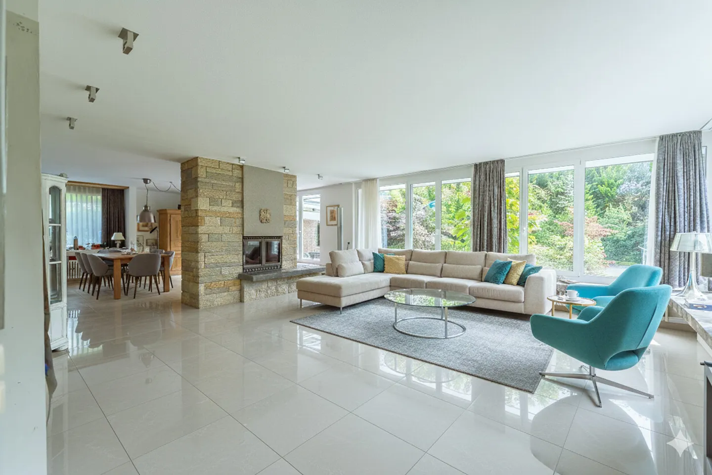 Beautiful and spacious villa - Photo 6 of 20