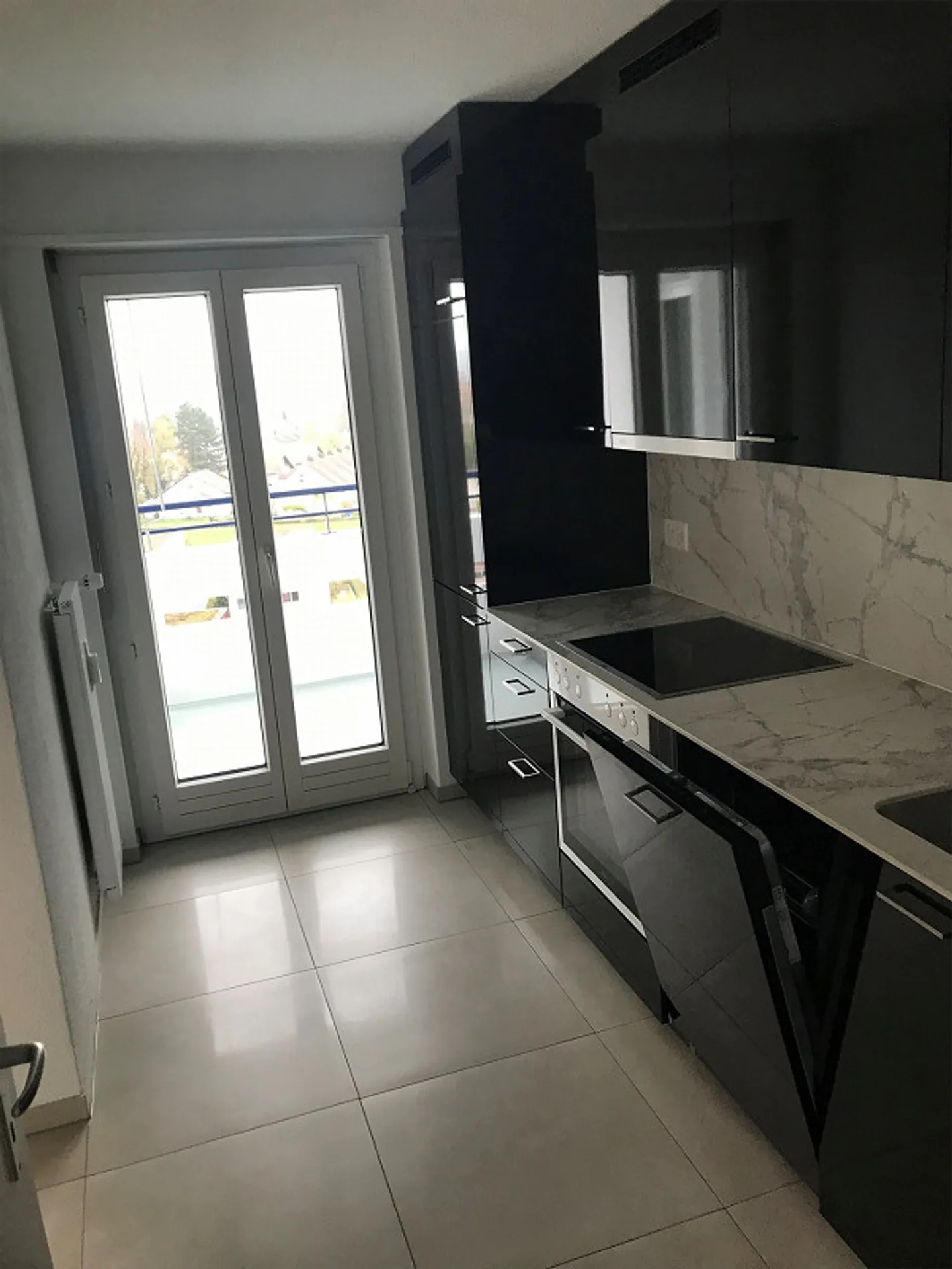 Bellissimo appartamento ristrutturato di 4,5 stanze, 7° piano, balcone, con vista panoramica! - Foto 8 di 16
