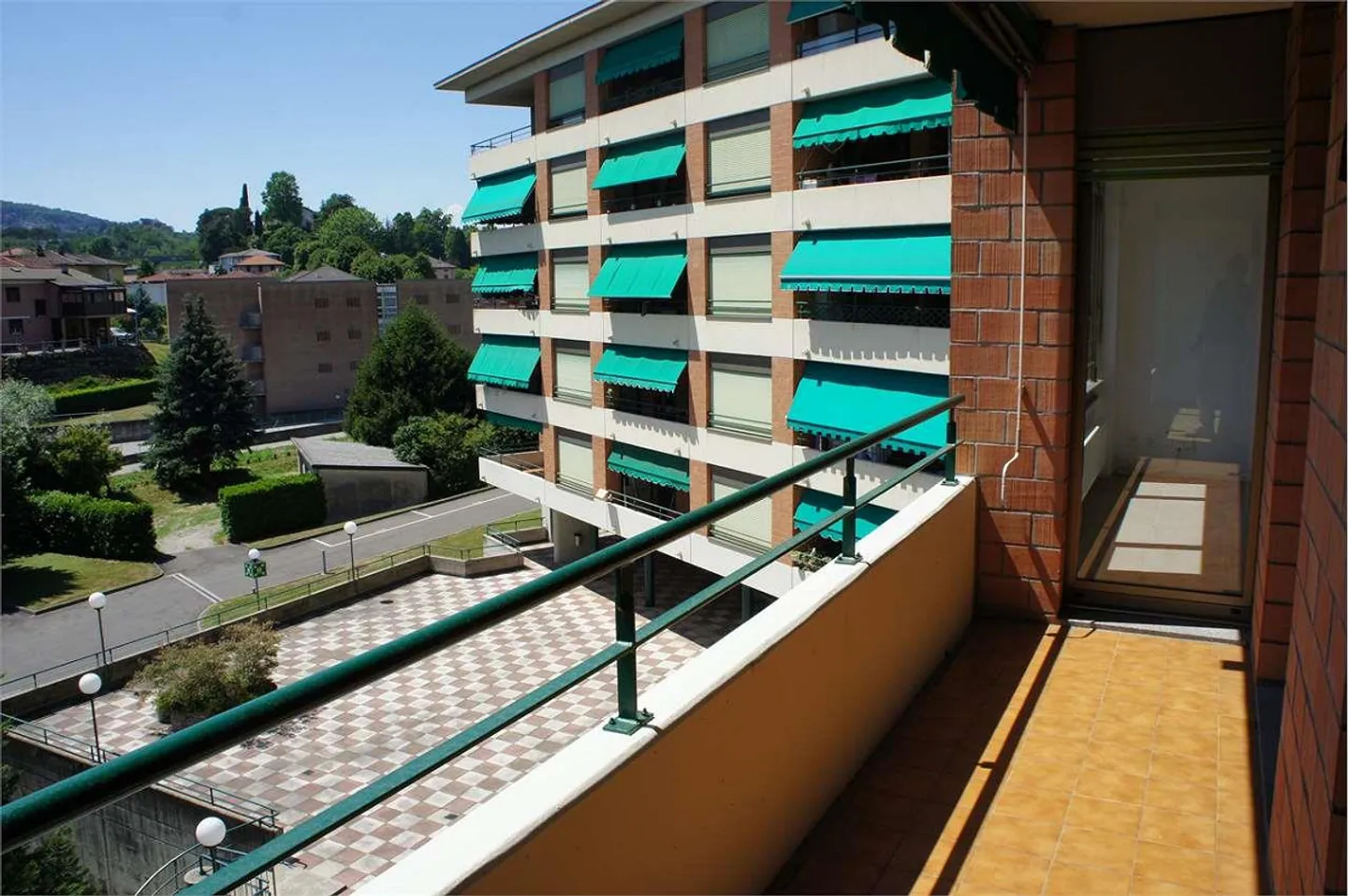 Balerna: Helles 4,5-Zimmer-Apartment mit Gemeinschaftspark - Foto 3 von 8