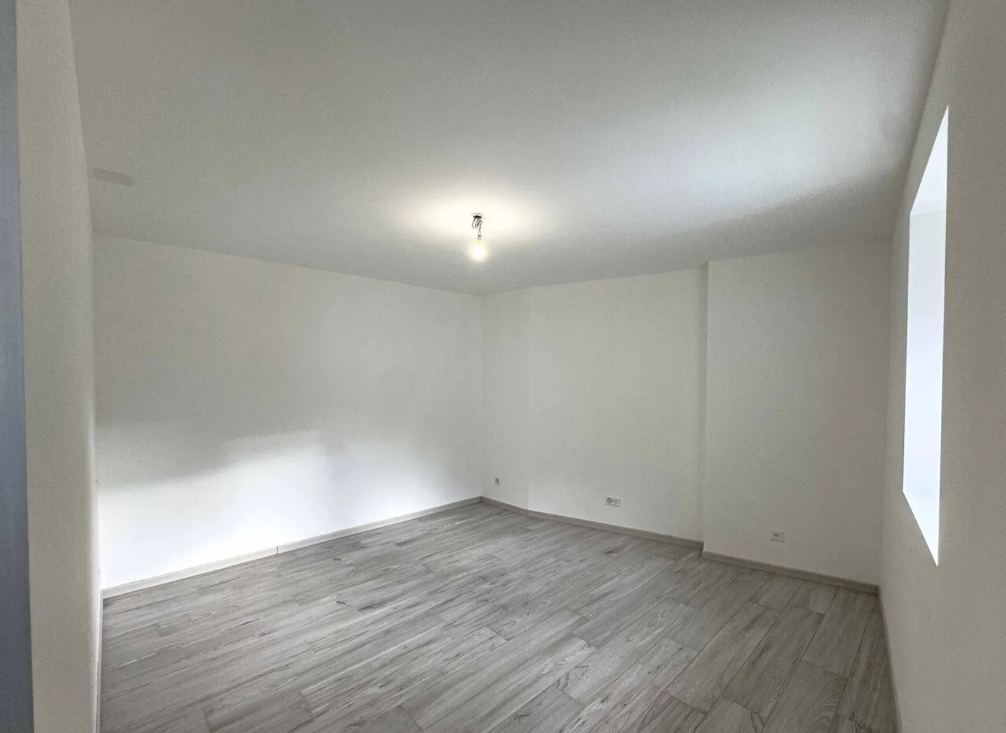 Maison entièrement rénovée dans le noyau de Gnosca - Photo 6 sur 10