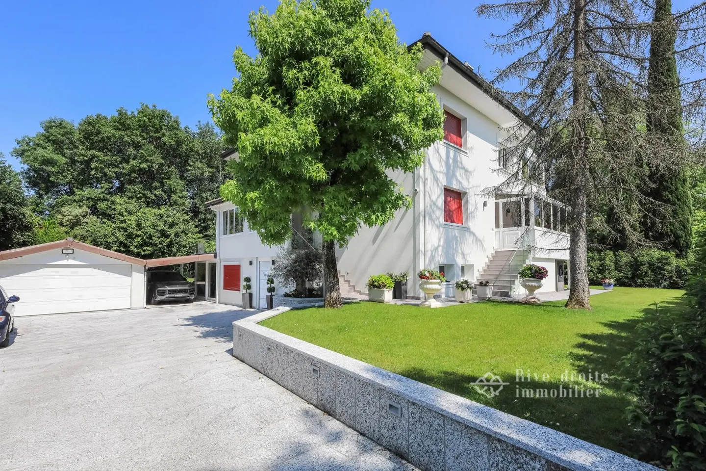 Villa with 12 rooms - Photo 1 of 17