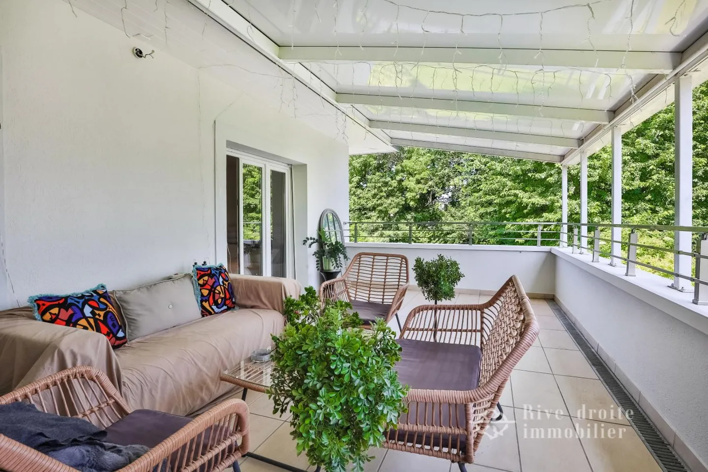Villa with 12 rooms - Photo 3 of 17