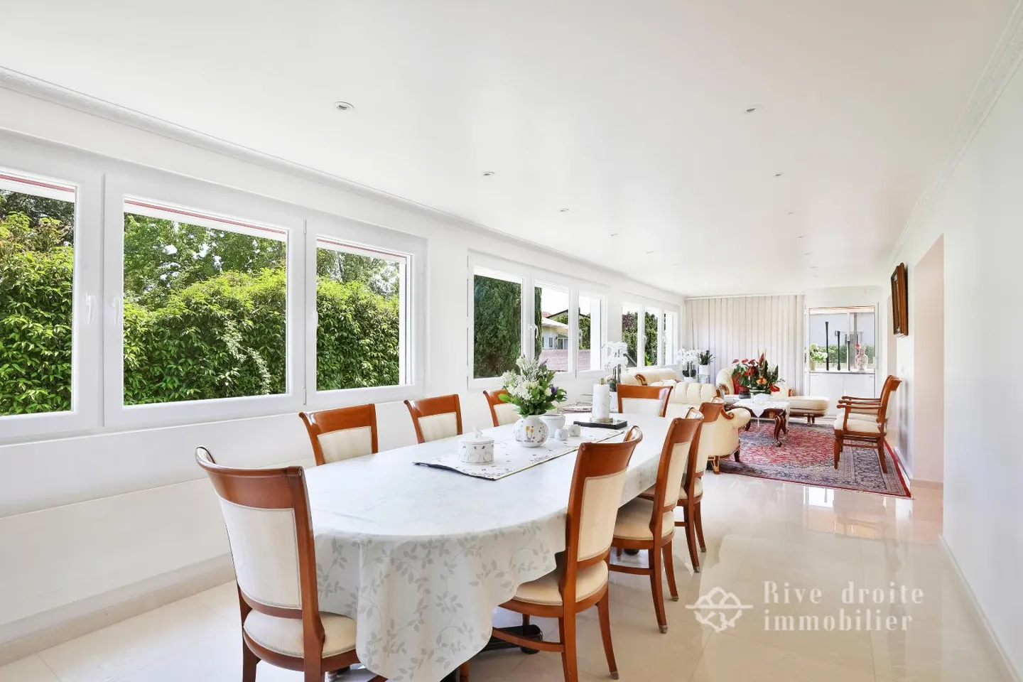 Villa with 12 rooms - Photo 9 of 17