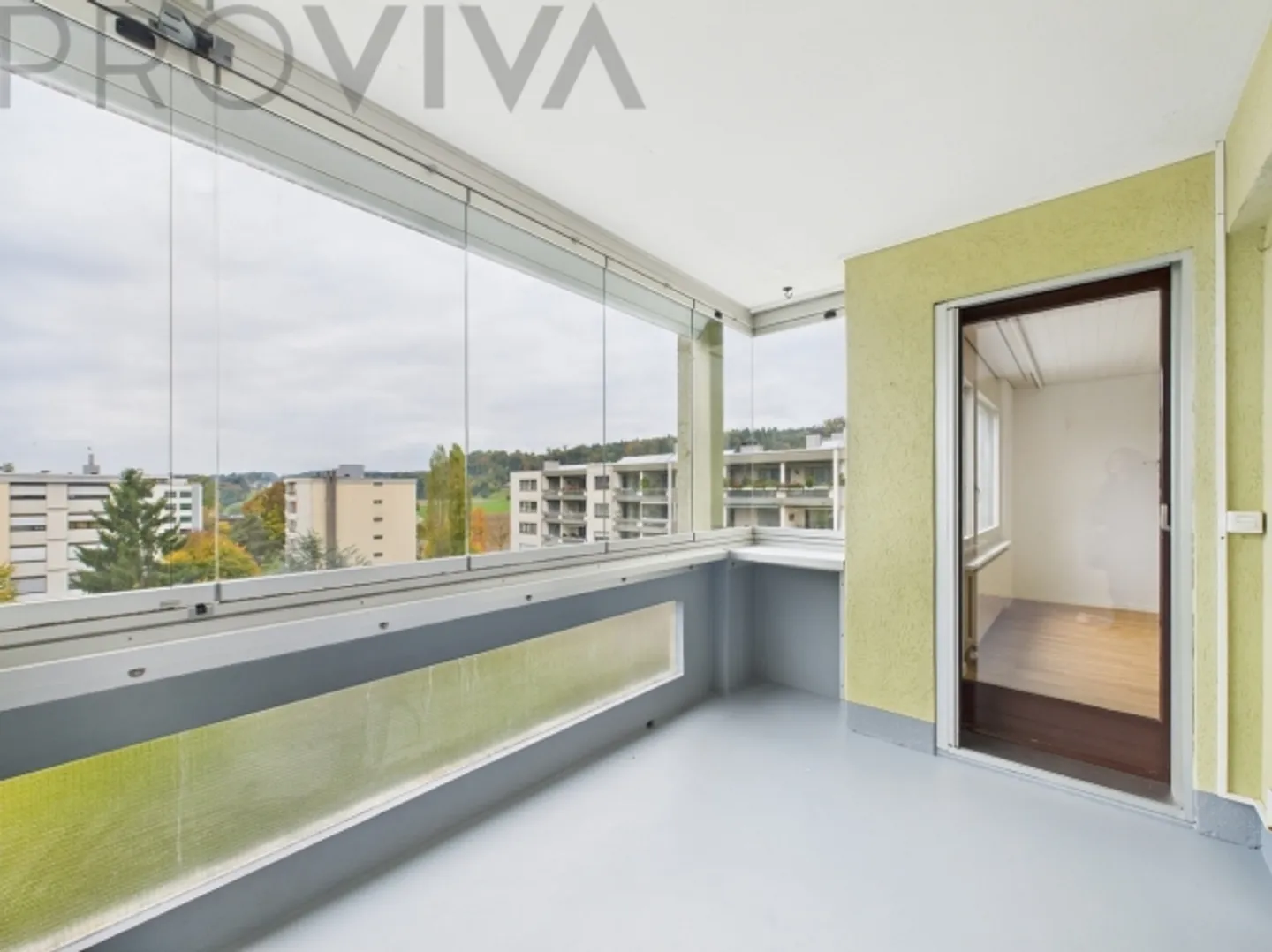 «Mit vielen Extras wie Hallenbad, Sauna, Partyraum und Turnhalle» - Foto 7 von 9