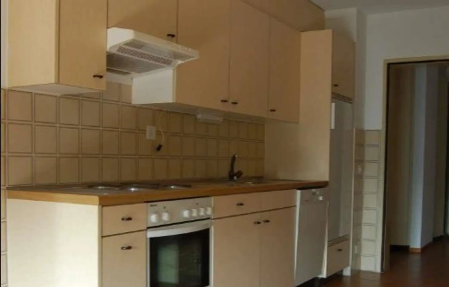 Balerna: Helles 4,5-Zimmer-Apartment mit Gemeinschaftspark - Foto 5 von 8