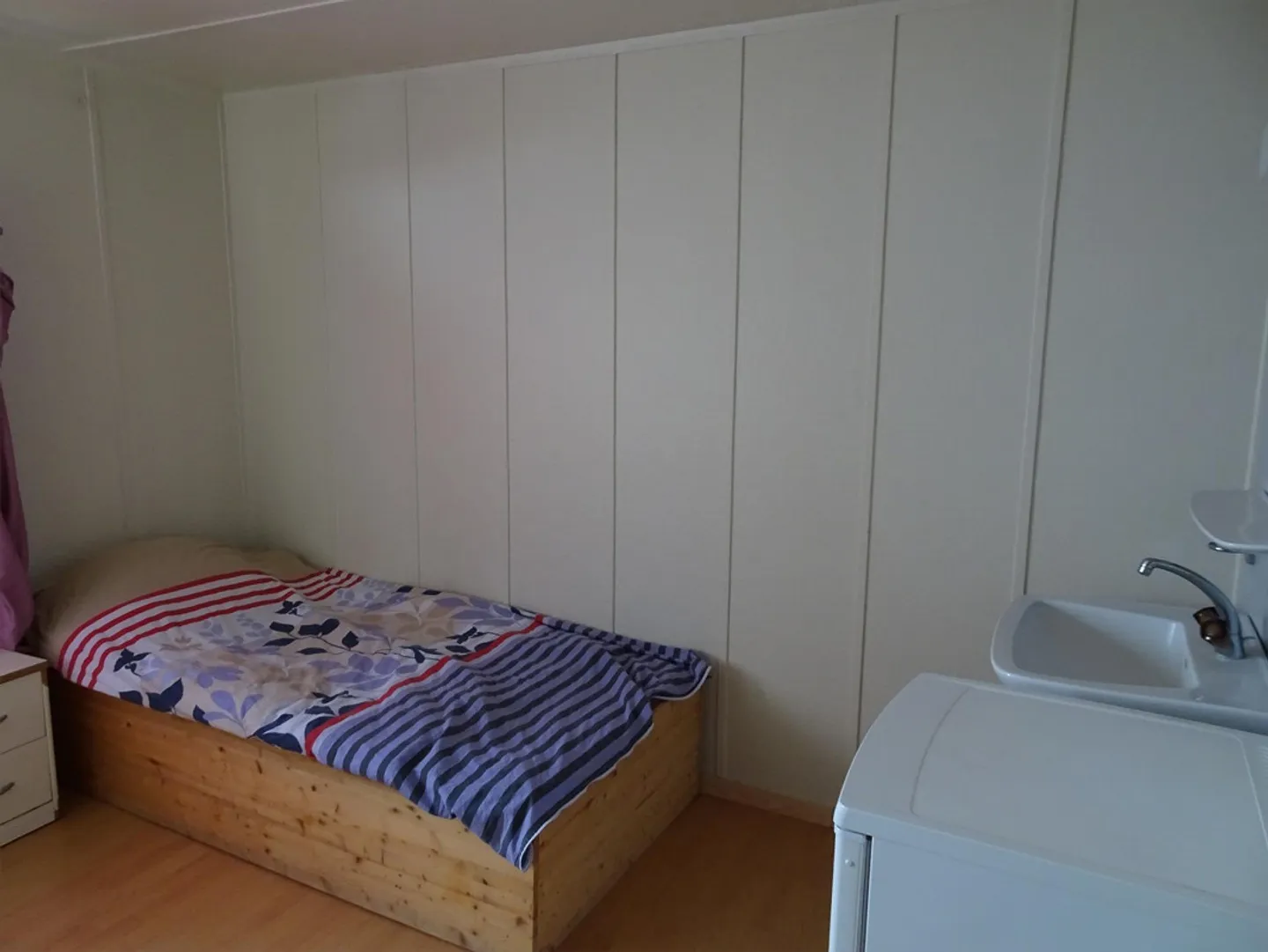 Zimmer mit eigenem Kühlschrank, TV und WLAN - Foto 1 von 4